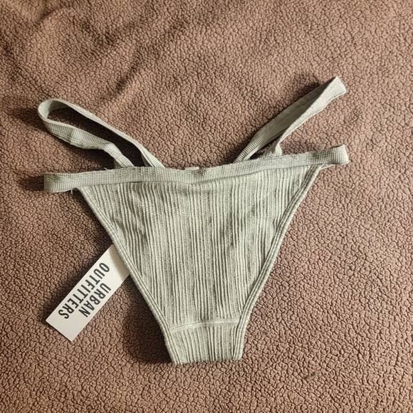 Green Bottom - Picture 2 of 2